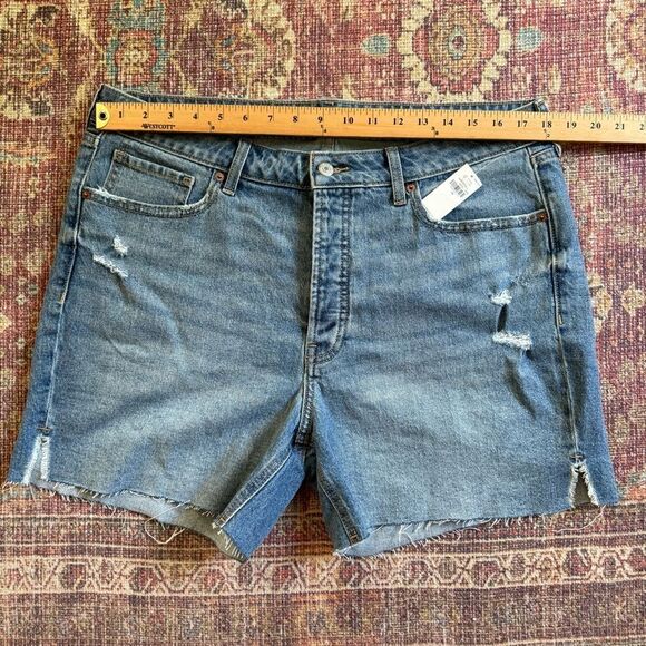 Old Navy size 16 High Rise Button Fly Denim Women's Shorts distressed raw hem - Picture 6 of 12
